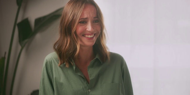 Video Reference: Clothing, Face, Chin, Smile, Eyebrow, Shoulder, Sleeve, Gesture, Collar, Flash photography