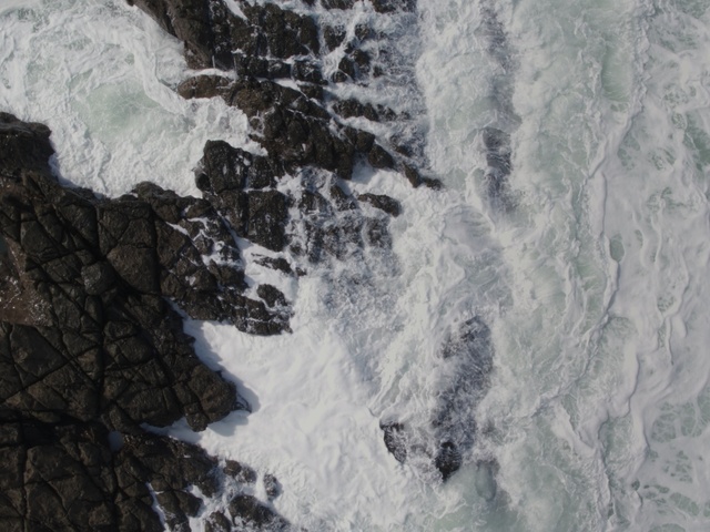 Video Reference: Water, Grey, Watercourse, Atmospheric phenomenon, Freezing, Snow, Geological phenomenon, Wind wave, Pattern, Winter