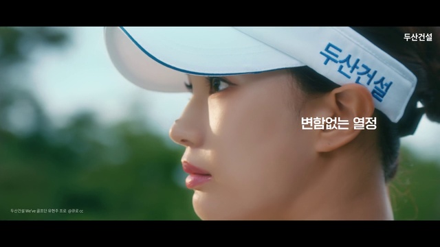 Video Reference: Chin, Eyebrow, Eye, Facial expression, Eyelash, Jaw, Cap, Gesture, Flash photography, Headgear