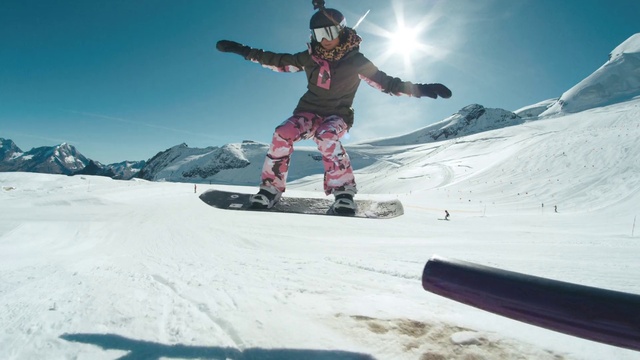 Video Reference: Sky, Snow, Mountain, Sports equipment, Snowboarding, Slope, Skateboard deck, Outdoor recreation, Snowboard, Winter sport
