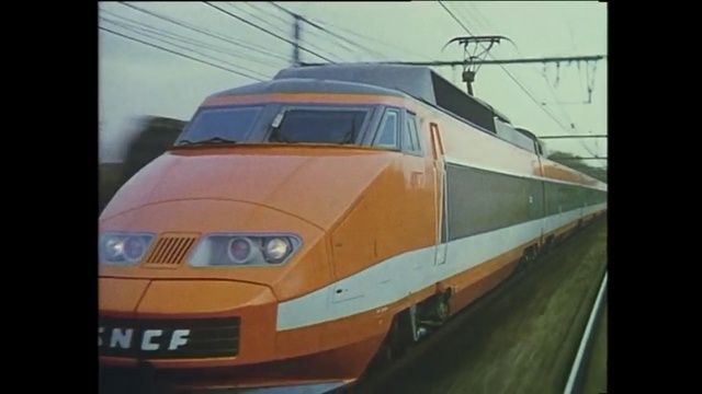 Video Reference: Train, Vehicle, Automotive lighting, Rolling stock, Hood, Track, Window, Automotive design, Sky, Windscreen wiper