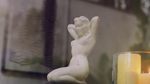 Video Reference: Human body, Toy, Gesture, Sculpture, Wax, Statue, Trunk, Art, Artifact, Chest