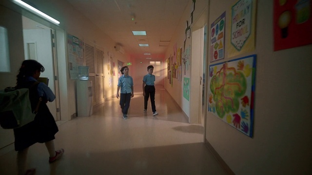 Video Reference: Building, Interior design, Art, Shorts, Luggage and bags, Flooring, Event, Space, Visual arts, Exhibition