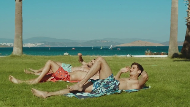 Video Reference: Sky, Water, Leg, Ecoregion, Vertebrate, Muscle, People in nature, Human body, Mammal, Shorts