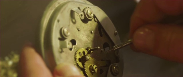 Video Reference: Finger, Rim, Wood, Bicycle part, Automotive tire, Crankset, Disc brake, Vehicle brake, Auto part, Circle