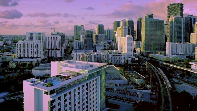 Video Reference: Cloud, Sky, Building, Skyscraper, Daytime, Tower block, Urban design, Architecture, Cityscape, Condominium