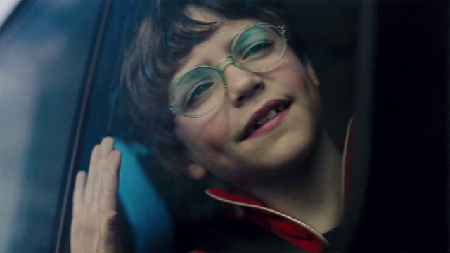 Video Reference: Nose, Hair, Glasses, Lip, Vision care, Smile, Eye, Eyelash, Mouth, Flash photography