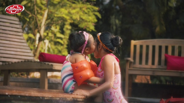 Video Reference: Flash photography, Dress, Happy, Tree, Leisure, Recreation, Event, Magenta, Abdomen, Fun