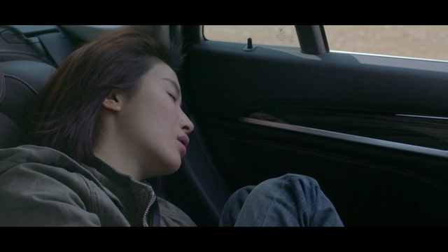 Video Reference: Eyebrow, Window, Vertebrate, Motor vehicle, Automotive design, Vehicle, Car, Flash photography, Comfort, Mode of transport