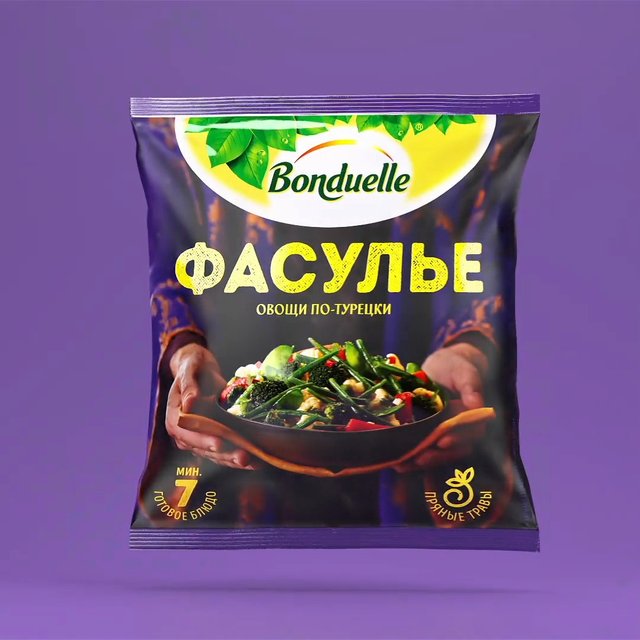 Video Reference: packaging, frozen vegetables, vegetable mix, grocery, food product, bag, studio shot, purple background, retail, meal ingredient, Russian text, brand packaging
