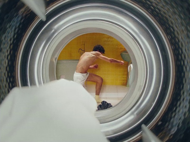 Video Reference: Tire, Automotive tire, Window, Human body, Tread, Camera lens, Cameras & optics, Wheel, Automotive wheel system, Lens