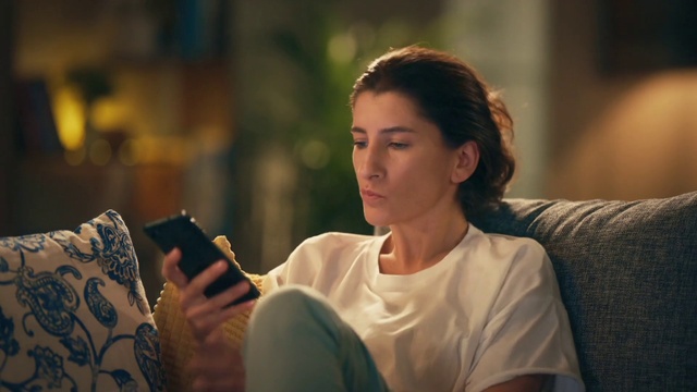 Video Reference: Flash photography, Gesture, Mobile phone, Happy, Long hair, Event, Telephony, Fun, Communication Device, Sitting