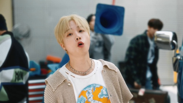 Video Reference: Hairstyle, Azure, Community, Fun, Audio equipment, Fashion design, Event, Electric blue, Jewellery, T-shirt