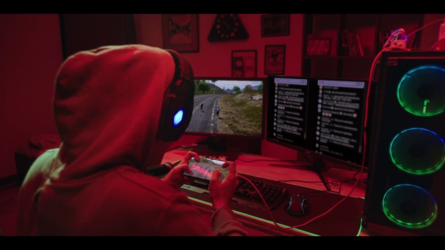 Video Reference: Personal computer, Computer, Computer keyboard, Computer monitor, Gadget, Audio equipment, Desk, Entertainment, Technology, Magenta