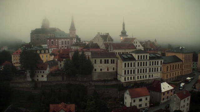 Video Reference: Cloud, Building, Sky, Atmosphere, Window, Fog, House, Atmospheric phenomenon, Cityscape, Tree