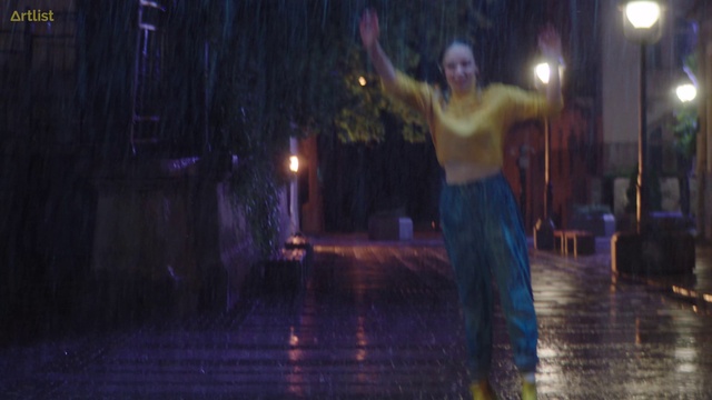 Video Reference: Purple, Flash photography, Entertainment, Performing arts, Midnight, Electric blue, Event, Performance art, Leisure, Fun