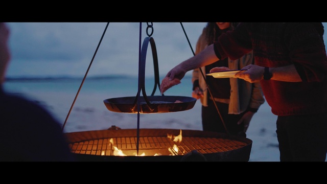 Video Reference: Entertainment, Heat, Tints and shades, Performing arts, Event, Lamp, Glass, Fun, Performance art, Light fixture