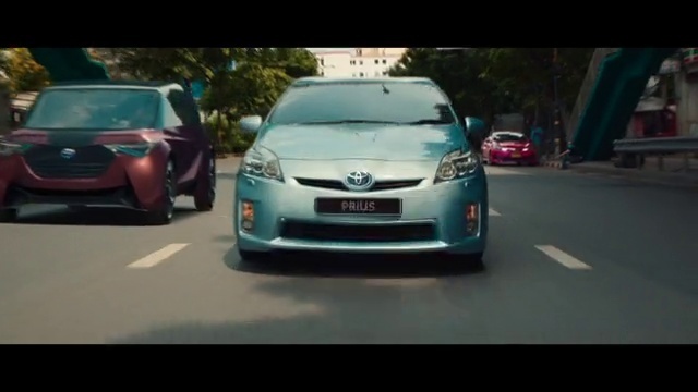 Video Reference: Car, Vehicle, Vehicle registration plate, Automotive lighting, Tire, Hood, Wheel, Motor vehicle, Automotive design, Automotive tire