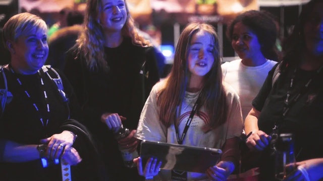 Video Reference: Smile, Blue, Purple, Musician, Entertainment, Music, Interaction, Performing arts, Music artist, Fun