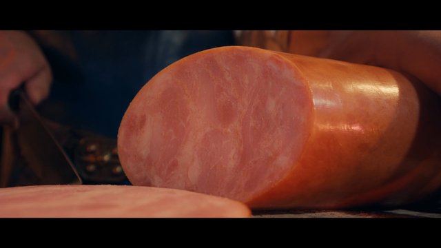Video Reference: meat, sausage, close-up, food, slice, butchery, deli, cutting, texture, cylindrical, raw, prepared food