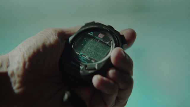 Video Reference: Fluid, Gesture, Finger, Wrist, Thumb, Font, Glass, Electric blue, Gadget, Nail