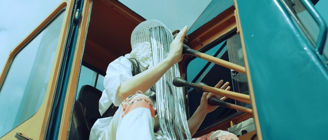 Video Reference: Azure, Plant, Wood, Tree, Hat, Headgear, Leisure, Sun hat, Tints and shades, Art