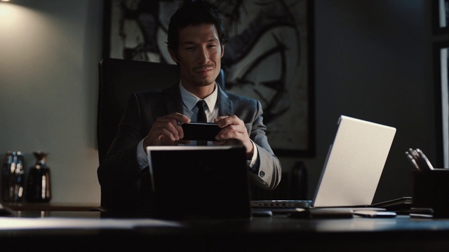 Video Reference: Computer, Personal computer, Laptop, Table, Tie, Suit, Netbook, Blazer, Spokesperson, White-collar worker