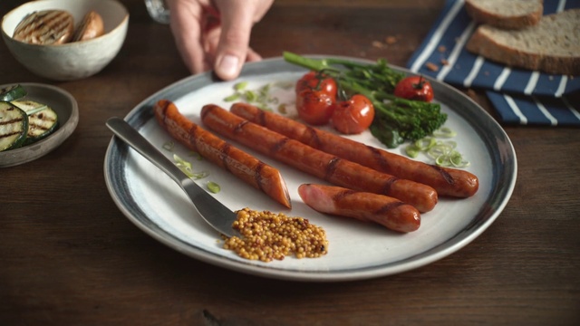 Video Reference: Food, Tableware, Plate, Knackwurst, Ingredient, Recipe, Breakfast sausage, Dishware, Diot, Sausage