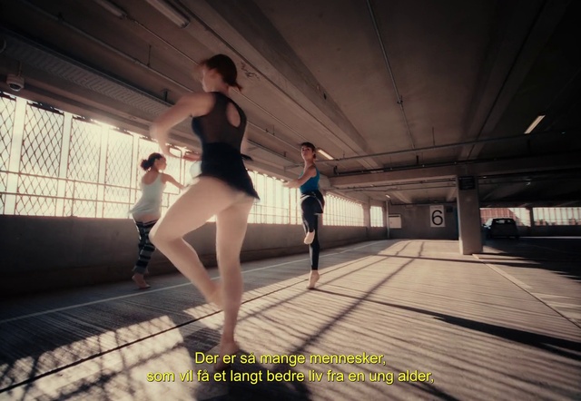 Video Reference: Leg, Flash photography, Human body, Thigh, Swimwear, Performing arts, Brassiere, Entertainment, Leisure, Human leg