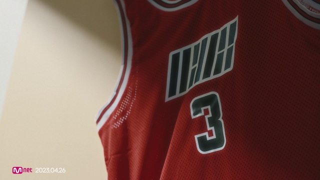 Video Reference: Sports uniform, Sports jersey, Jersey, Sleeve, Sportswear, Font, Personal protective equipment, Active shirt, T-shirt, Player