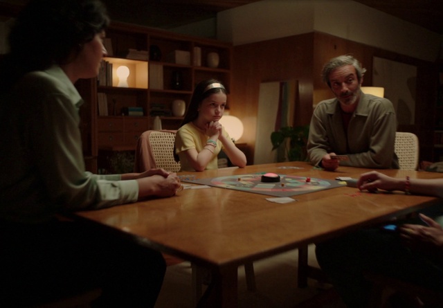 Video Reference: Table, Furniture, Chair, Sharing, Wood, Interaction, Fun, Adaptation, Leisure, Event