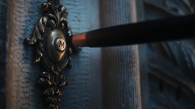 Video Reference: Flash photography, Wood, Lock, Automotive tire, Metal, Auto part, Jewellery, Door, Fashion accessory, Electric blue