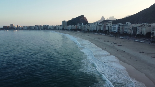 Video Reference: Water, Sky, Water resources, Body of water, Coastal and oceanic landforms, Beach, Bank, Horizon, Lake, Waterway