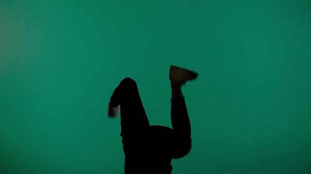 Video Reference: Hand, Sky, Human body, Sleeve, Water, Gesture, Elbow, Cloud, T-shirt, Font
