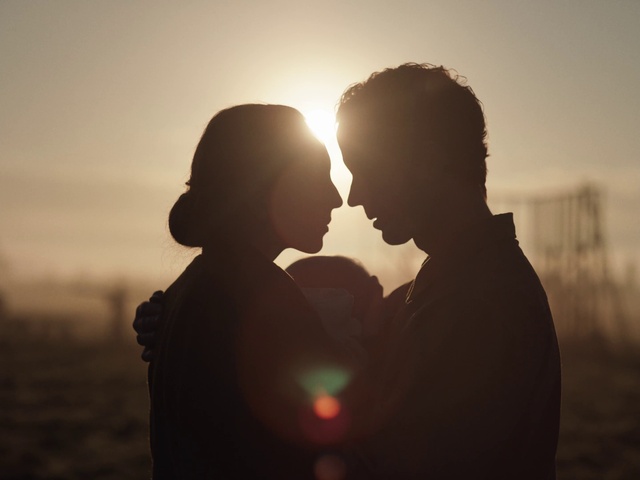 Video Reference: Sky, People in nature, Flash photography, Cloud, Dress, Window, Dusk, Happy, Afterglow, Standing