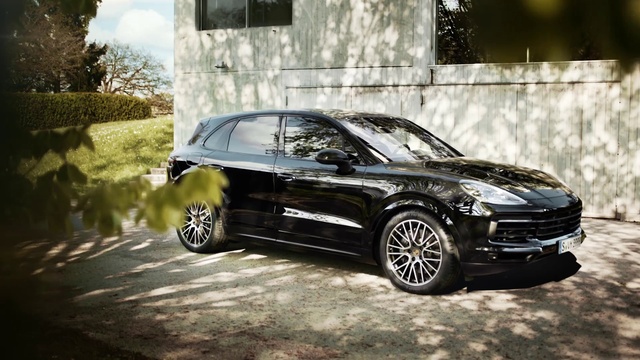 Video Reference: Wheel, Tire, Car, Vehicle, Automotive side marker light, Automotive tire, Window, Automotive lighting, Hood, Motor vehicle