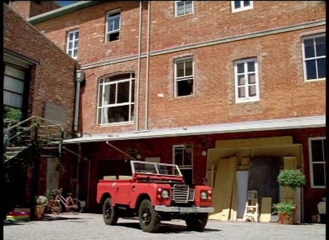 Video Reference: Automotive parking light, Wheel, Tire, Vehicle, Car, Property, Window, Building, Motor vehicle, Automotive tire