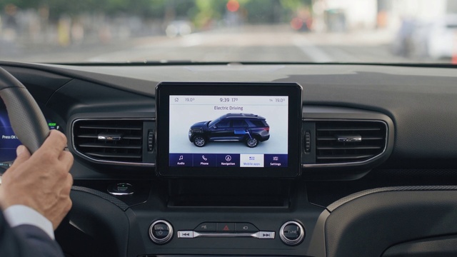 Video Reference: Vehicle, Car, Motor vehicle, Automotive design, Automotive mirror, Plant, Wheel, Gesture, Personal luxury car, Steering wheel