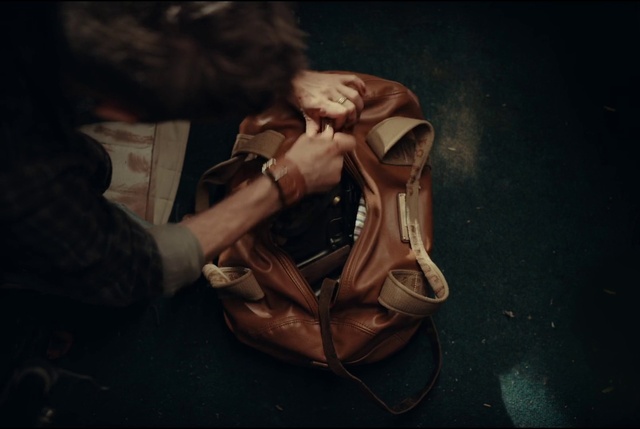 Video Reference: Flash photography, Gesture, Luggage and bags, Bag, Wood, Comfort, Thigh, Wrist, Elbow, Knee