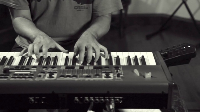 Video Reference: Musical instrument, Keyboard, Musical instrument accessory, Black, Musician, Piano, Electronic instrument, Music, Electronic musical instrument, Guitar accessory