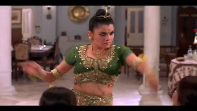 Video Reference: Waist, Sunglasses, Chest, Entertainment, Performing arts, Trunk, Goggles, Event, Fashion design, Jewellery