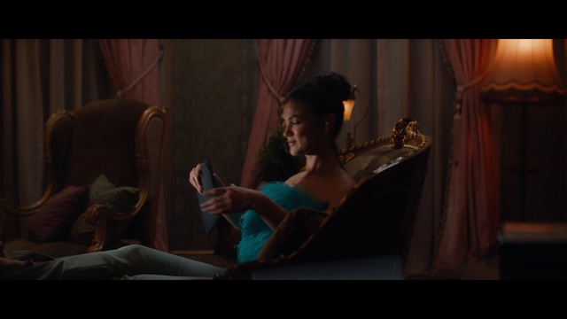 Video Reference: Flash photography, Gesture, Curtain, Comfort, Fun, Event, Fashion design, Performing arts, Entertainment, Darkness