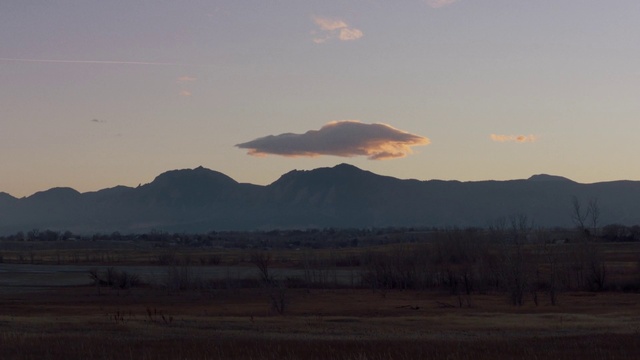 Video Reference: Cloud, Sky, Mountain, Plant community, Plant, Highland, Natural landscape, Dusk, Horizon, Mountainous landforms