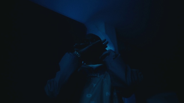 Video Reference: Flash photography, Musician, Entertainment, Music, Electric blue, Event, Performing arts, Sky, Midnight, Darkness