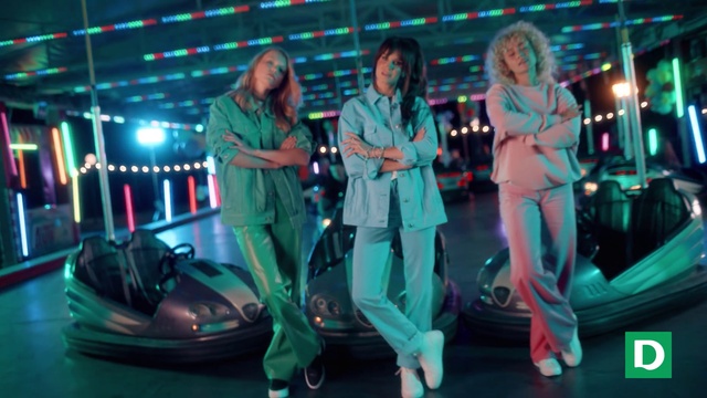 Video Reference: Green, Entertainment, Leisure, Smile, Performing arts, Fun, Music, Sneakers, Event, Boot