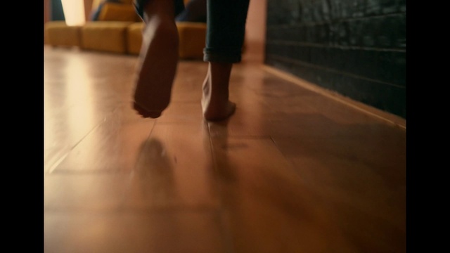 Video Reference: Shoe, Leg, Wood, Flooring, Floor, Thigh, Hardwood, Knee, Wood stain, Laminate flooring