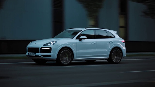 Video Reference: Tire, Wheel, Automotive tire, Vehicle, Hood, Automotive lighting, Car, Motor vehicle, Alloy wheel, Grille