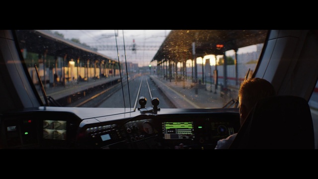 Video Reference: Train, Vehicle, Automotive lighting, Automotive mirror, Motor vehicle, Car, Automotive design, Mode of transport, Rear-view mirror, Travel