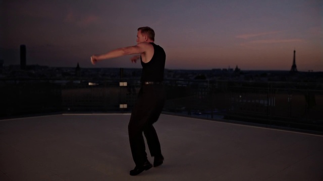 Video Reference: Sky, Flash photography, Active pants, Standing, Balance, Sportswear, Dance, Event, Human leg, Electric blue