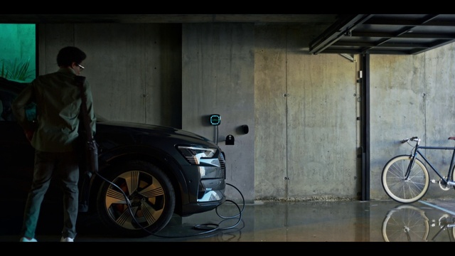 Video Reference: Wheel, Tire, Bicycle, Car, Vehicle, Automotive lighting, Hood, Automotive tire, Motor vehicle, Automotive design